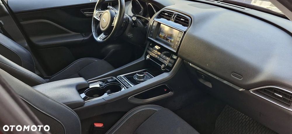 Jaguar F-Pace 2.0 i4D AWD R-Sport - 22