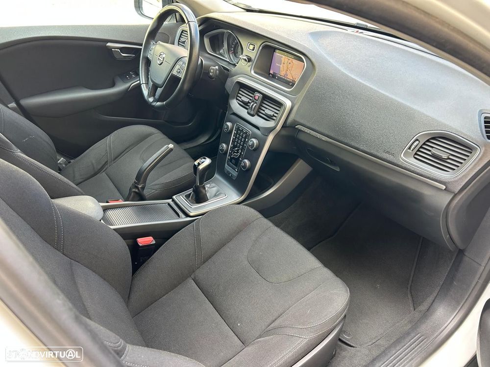 Volvo V40 Cross Country 2.0 D2 Summum - 8