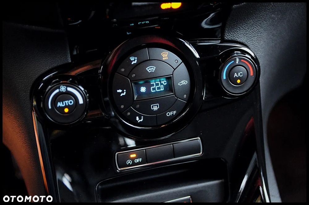 Ford Fiesta 1.0 EcoBoost S&S TITANIUM - 8