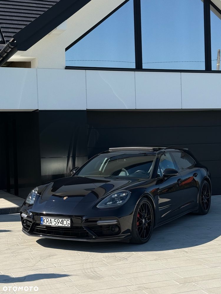 Porsche Panamera Turbo Sport Turismo - 3