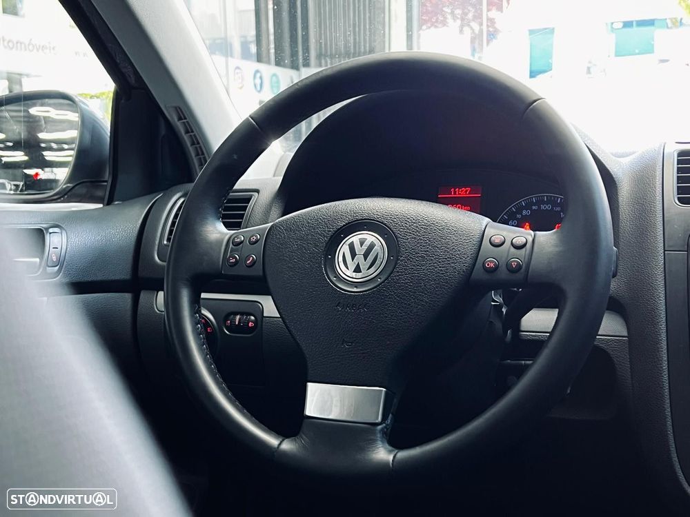 VW Jetta 2.0 TDI Highline - 19