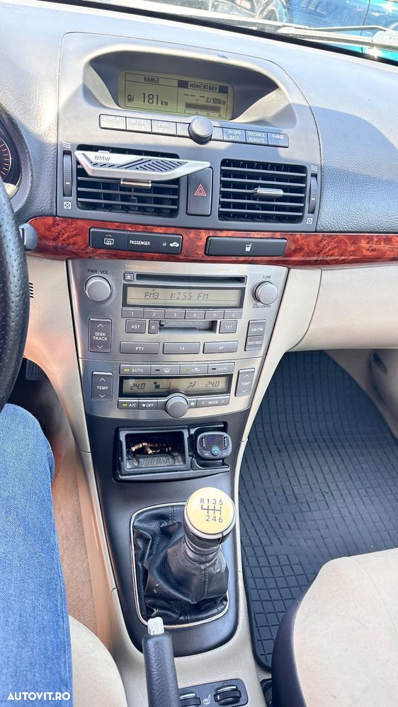 Toyota Avensis - 8