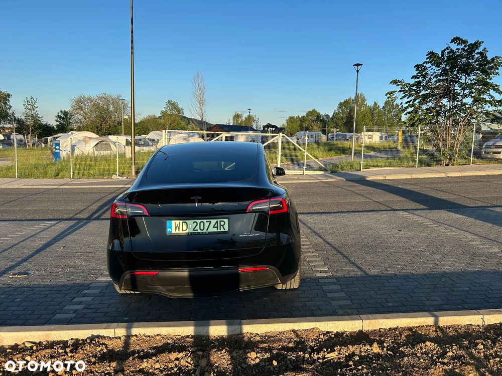 Tesla Model Y - 16