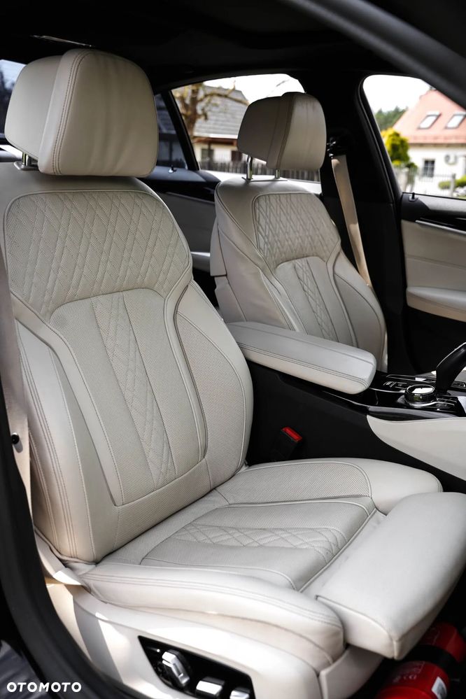 BMW Seria 5 540d xDrive mHEV M Sport sport - 25
