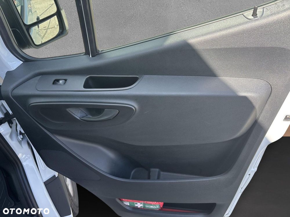 Mercedes-Benz Sprinter - 20