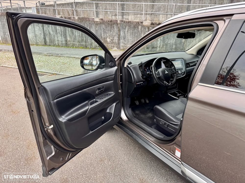 Mitsubishi Outlander 2.2 DI-D Intense+ - 19