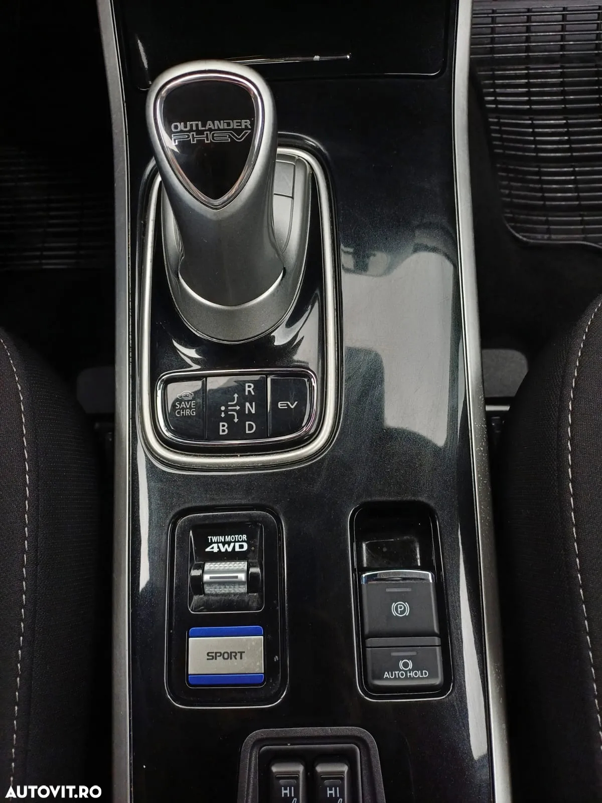 Mitsubishi Outlander 2.4 4WD Plug-In Hybrid - 19