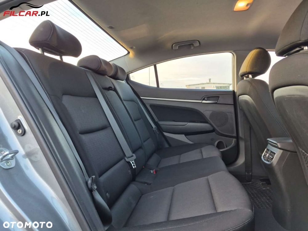 Hyundai Elantra - 16