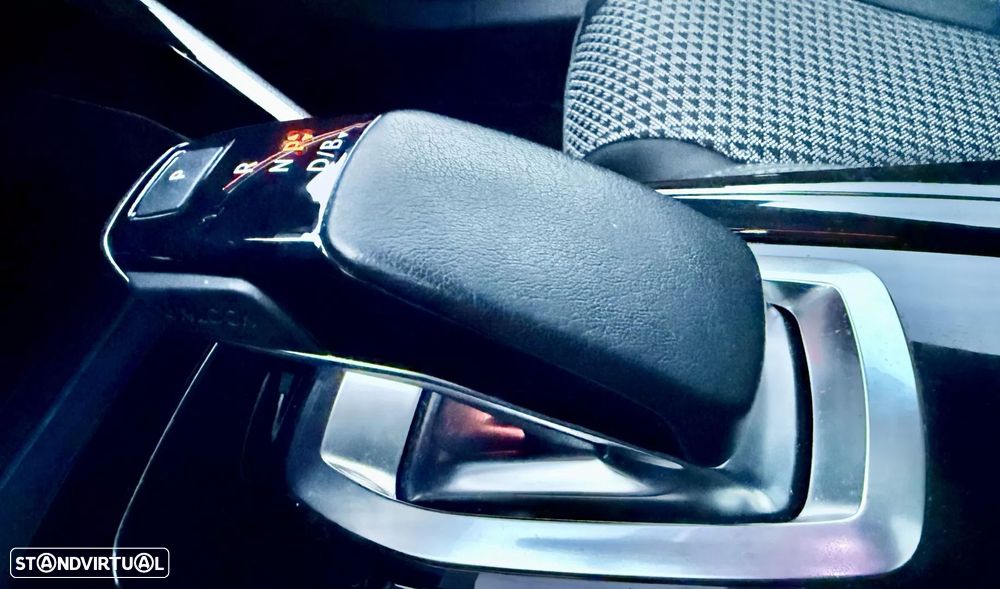 Peugeot e-2008 50 kWh GT - 33