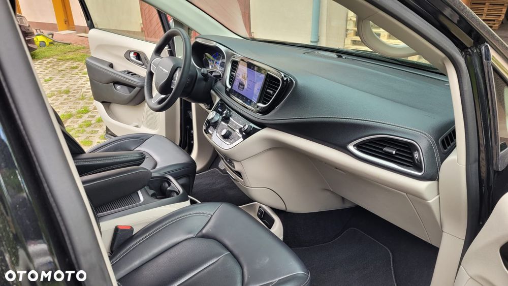 Chrysler Pacifica - 10