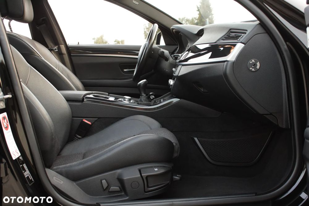 BMW Seria 5 528i Touring - 23