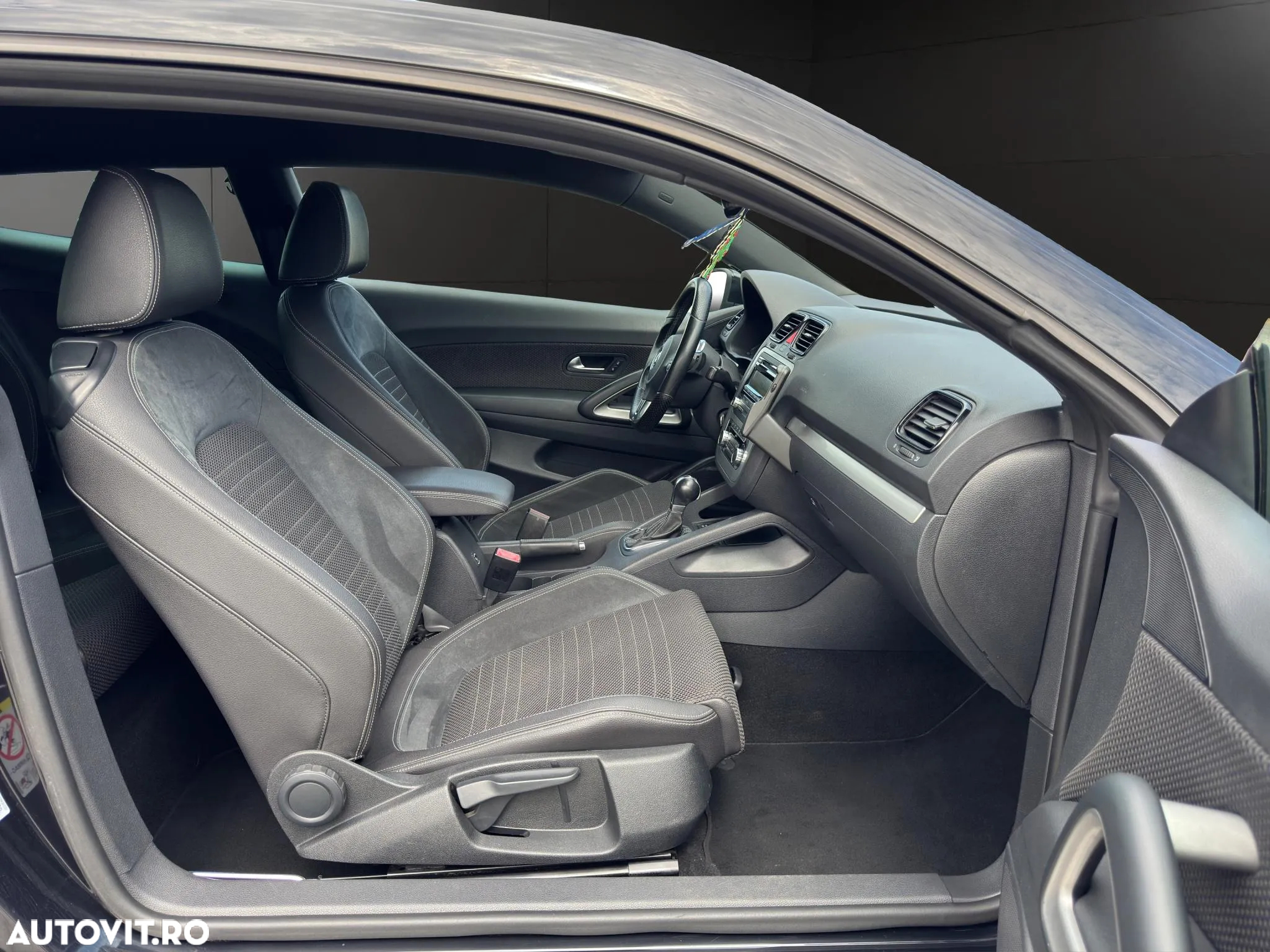 Volkswagen Scirocco 2.0 TDI DPF DSG - 11