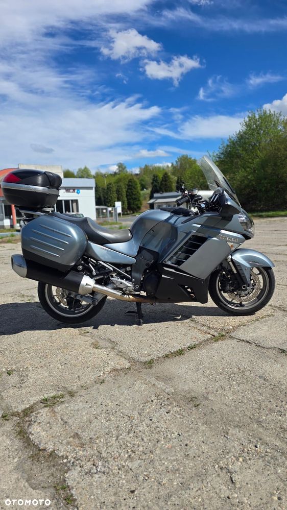 Kawasaki GTR - 4