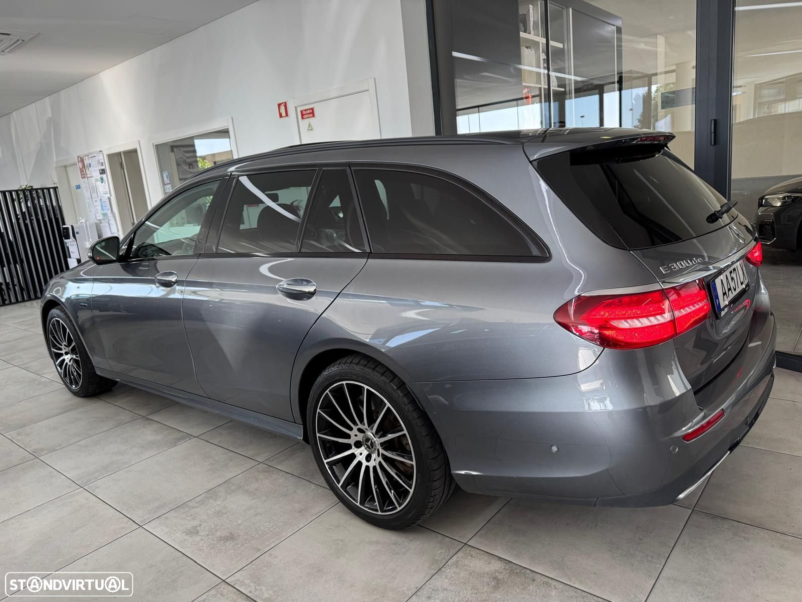 Mercedes-Benz E 300 de AMG Line - 10