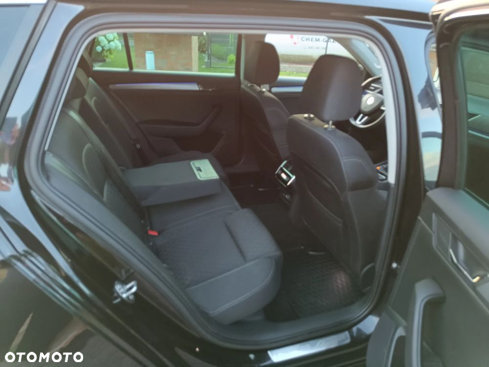 Skoda Superb Combi 2.0 TDI Style - 13