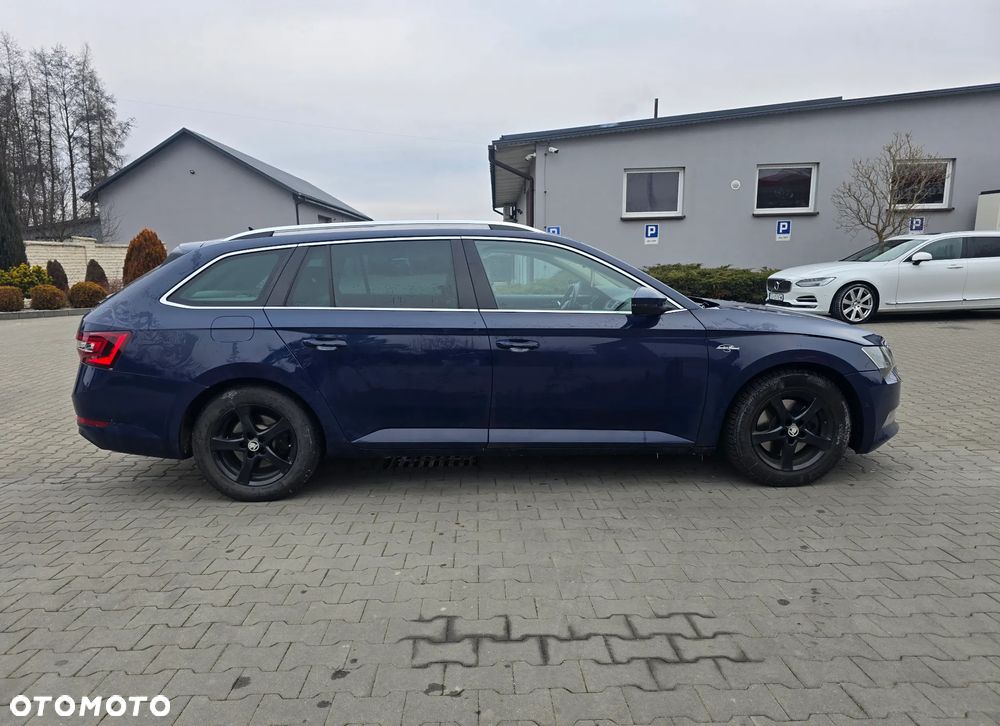 Skoda Superb 2.0 TDI L&K DSG - 9