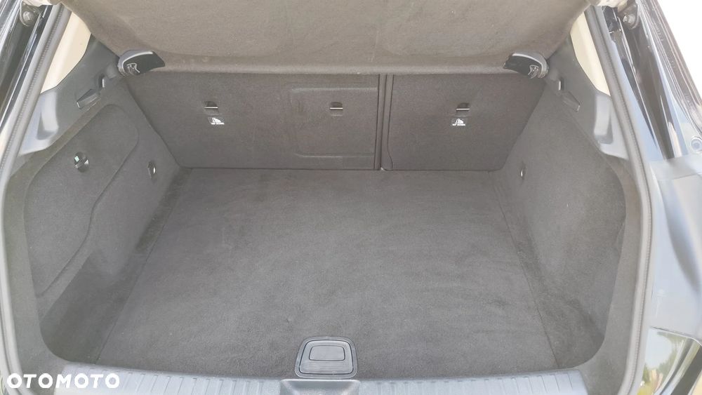Mercedes-Benz GLA 180 - 16