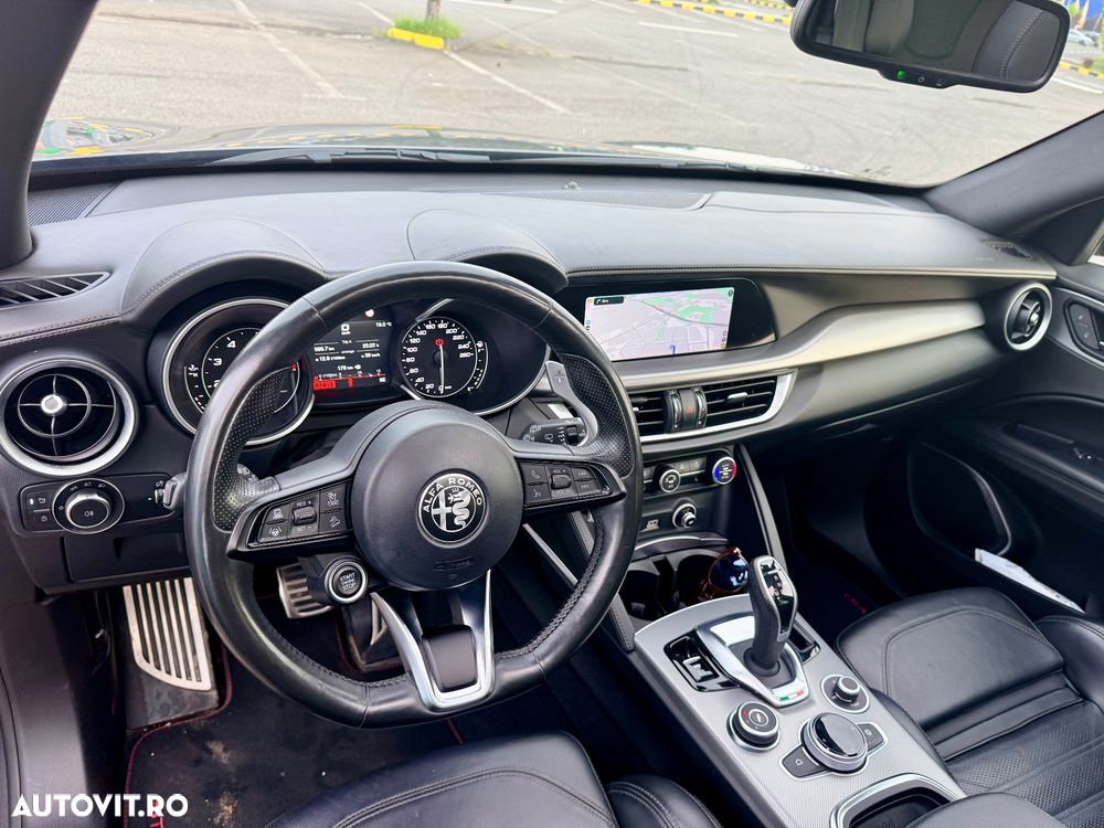 Alfa Romeo Stelvio 2.0 Turbo 16V AT8-Q4 Veloce - 14