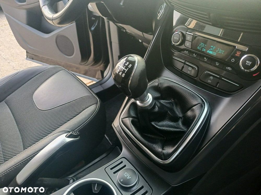 Ford Kuga 1.6 EcoBoost 2x4 Titanium - 36