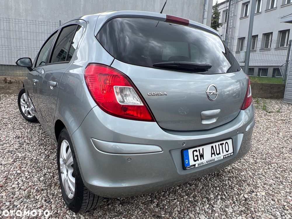 Opel Corsa 1.4 16V Innovation - 9