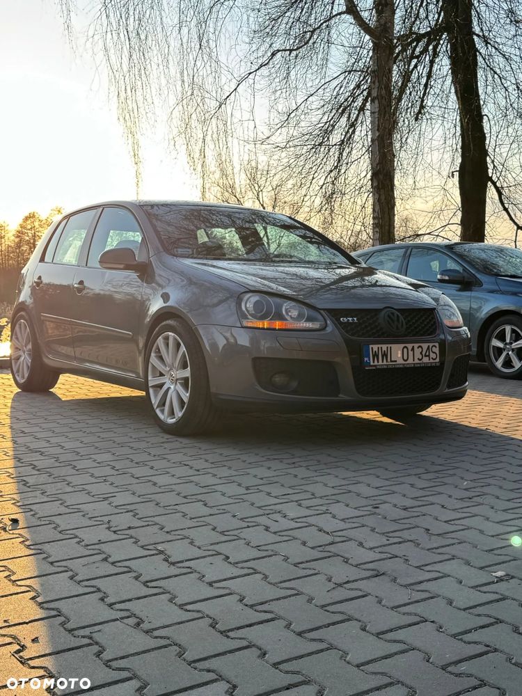 Volkswagen Golf - 1