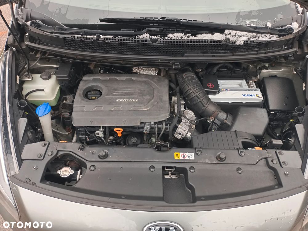 Kia Carens - 28