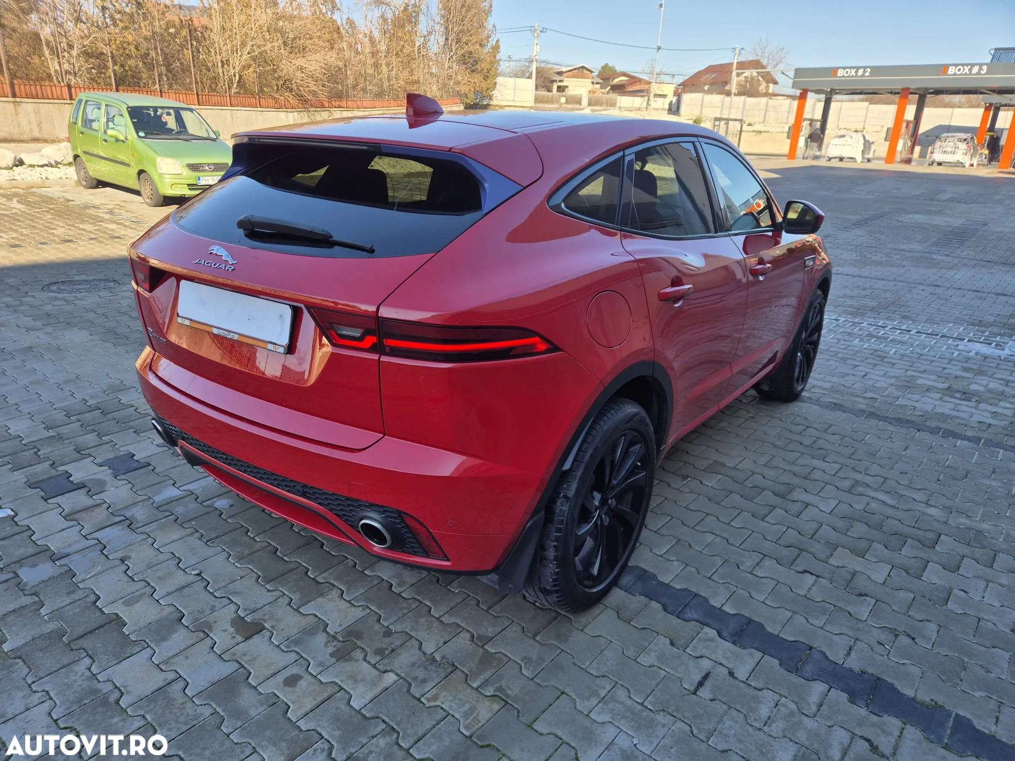 Jaguar E-Pace P250 AWD R-Dynamic S - 4
