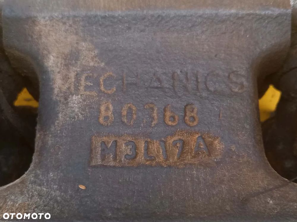 Wał silnik skrzynia mufa krzyżak McCormick MTX200 - 2