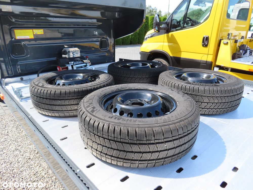 Iveco DAILY 35S18 3.0 HPI 180 KM POWER Hi-Matic AUTOMAT JEGGER Laweta POMOC DROGOWA Przewóz Pojazdów AUTOLAWETA 5100 mm Dł. Platformy DMC 3500 Kg Rozstaw Osi 4100 mm WZMACNIANE Zawieszenie Adaptacyjne Pneumatyczne Tylna Kabina Sypialniana LAMAX FULL LED Pełna Opcja Wyposażenia STAN JAK NOWY OKAZJA DOSTEPNA I GOTOWA - 41