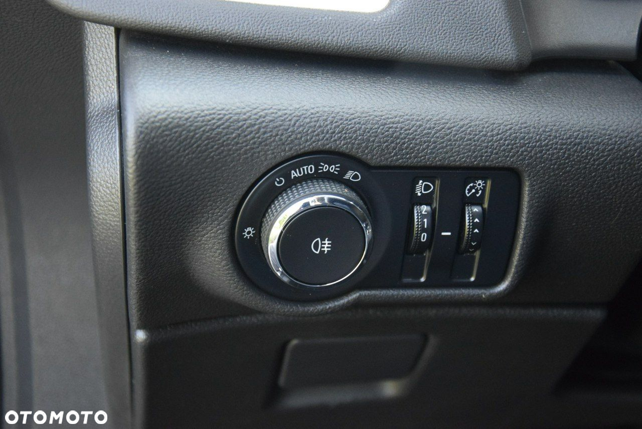 Opel Astra 1.4 Turbo 150 Jahre - 33