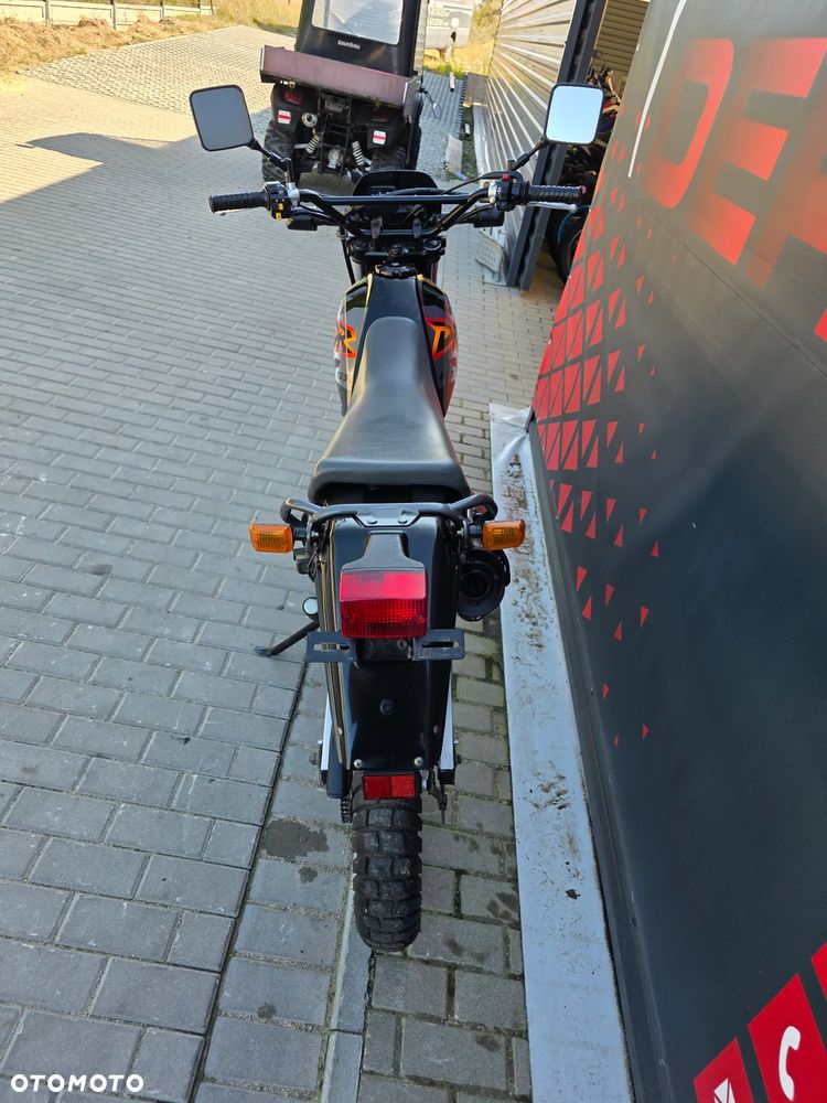 Suzuki DR - 16