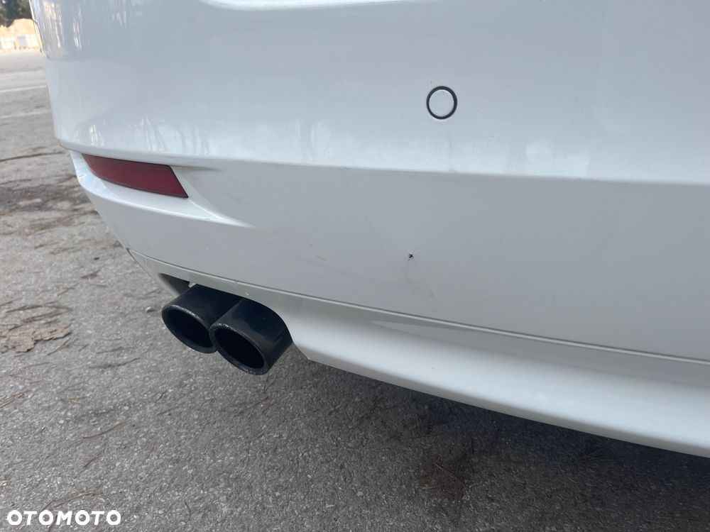 BMW Seria 5 518d - 29