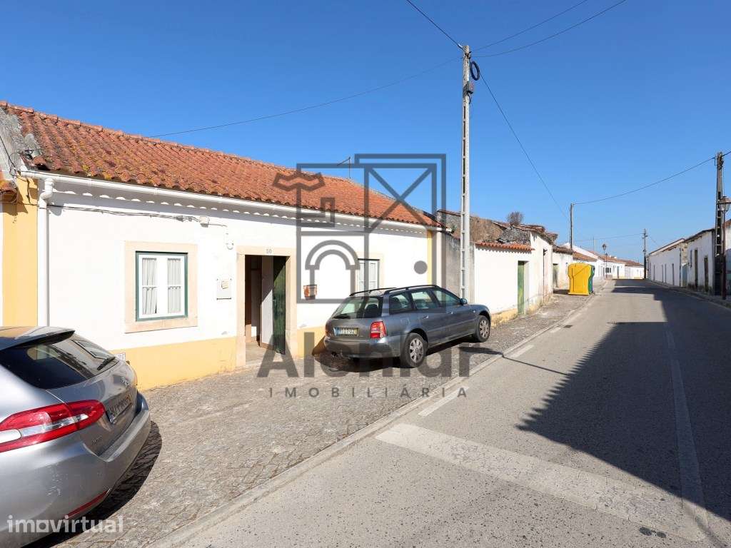 Moradia T2 com terraço para remodelação - Grande imagem: 3/26