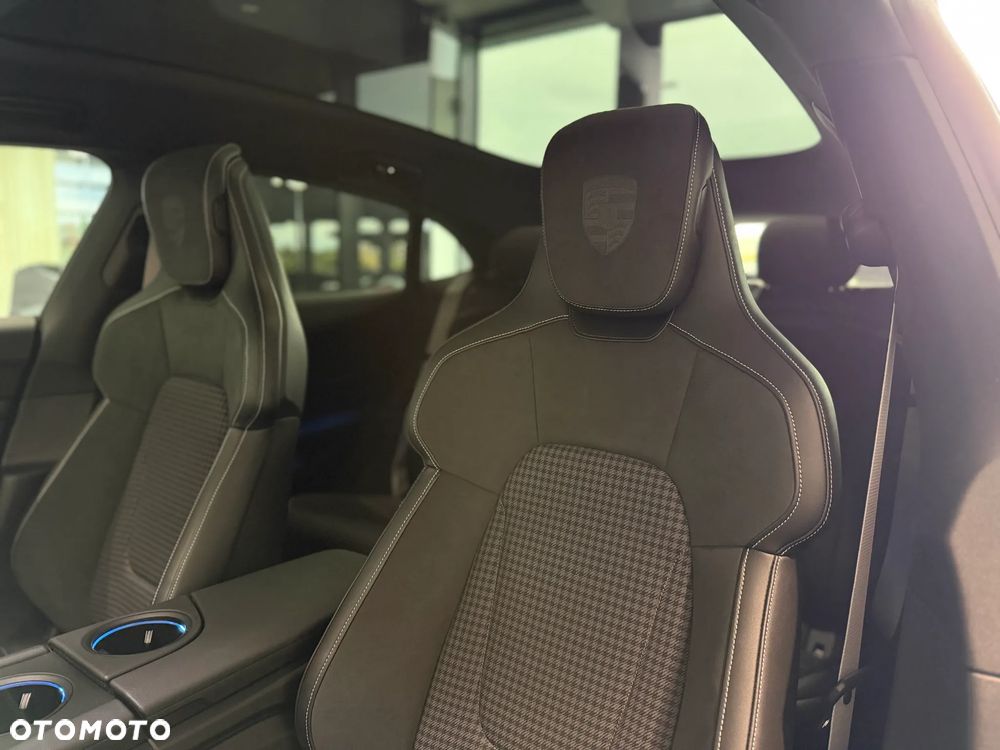 Porsche Taycan 105kWh 4 - 18