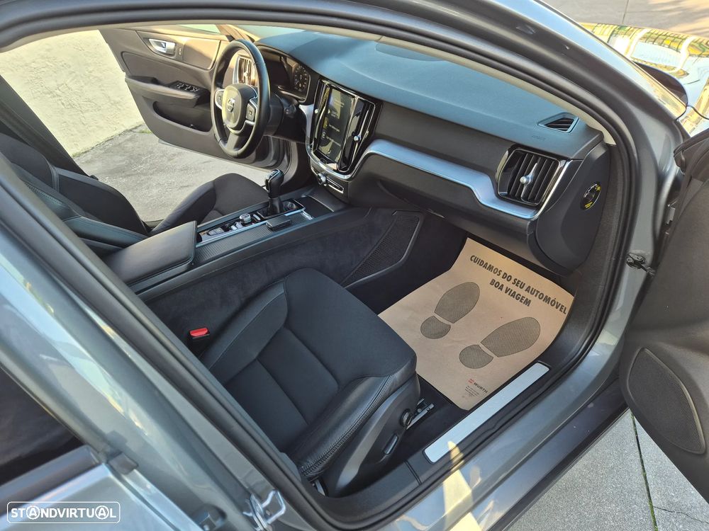 Volvo V60 2.0 D3 Momentum Plus - 17