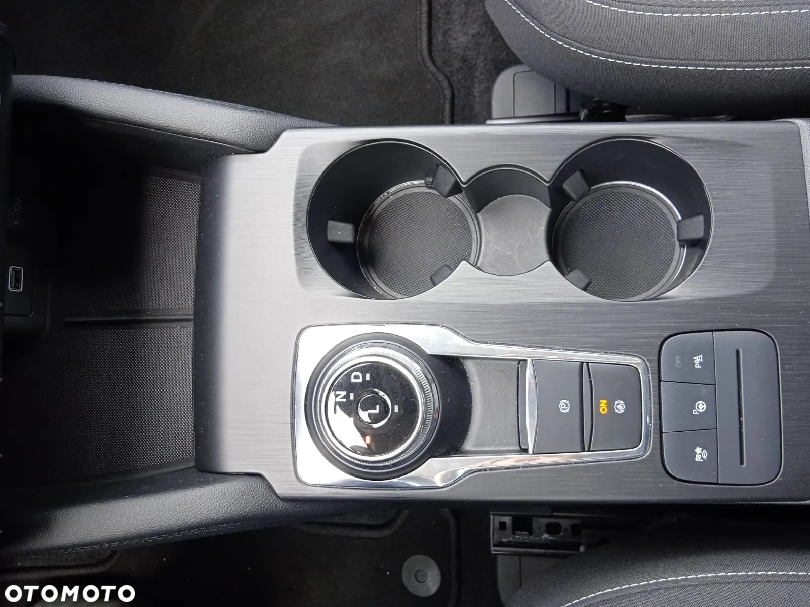Ford Kuga 2.5 FHEV FWD Titanium - 27