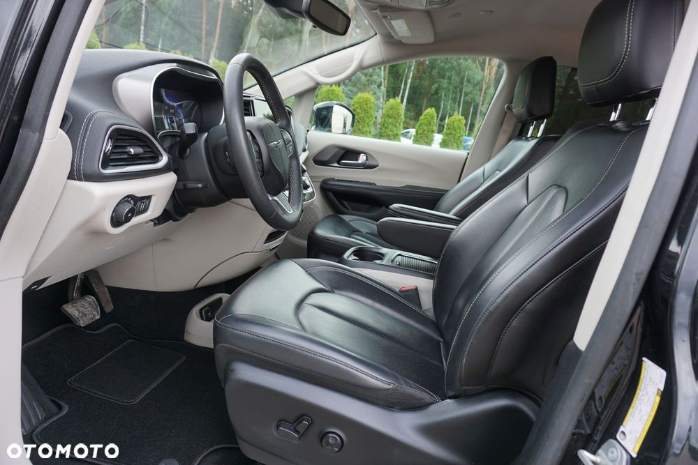 Chrysler Pacifica - 13