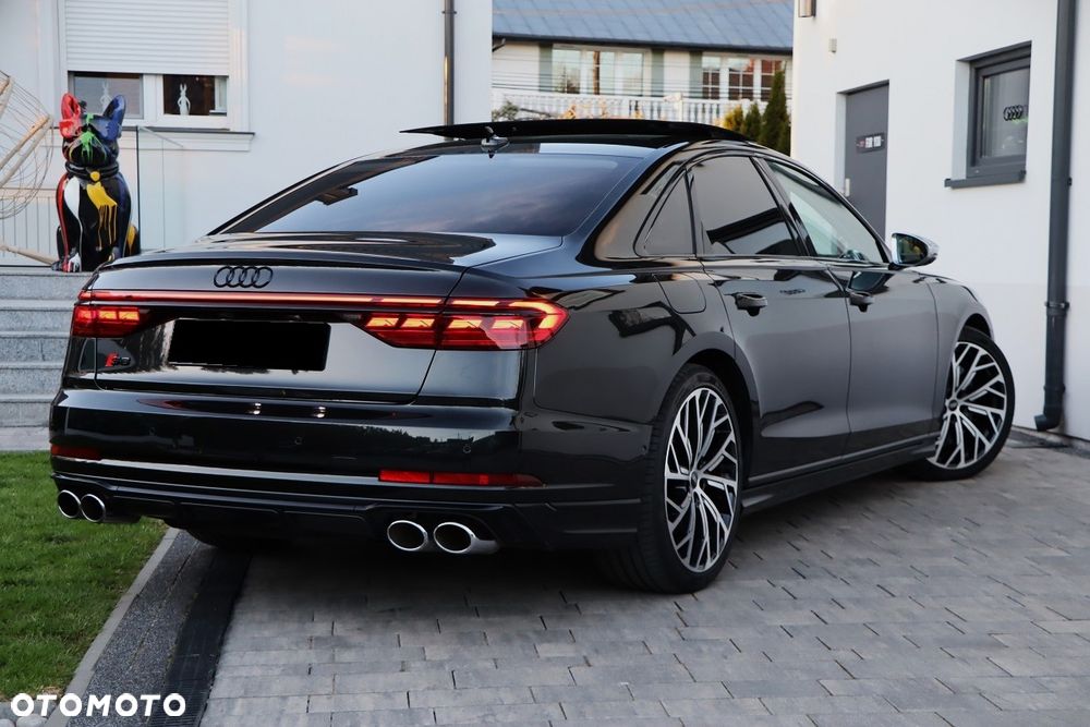 Audi S8 - 8