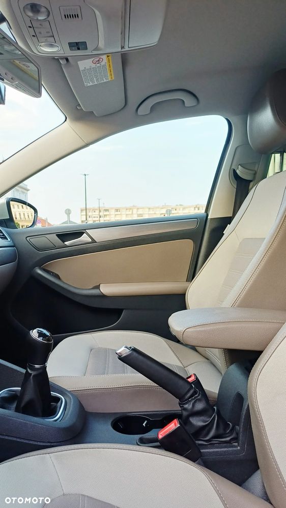 Volkswagen Jetta 1.4 TSI Highline - 35