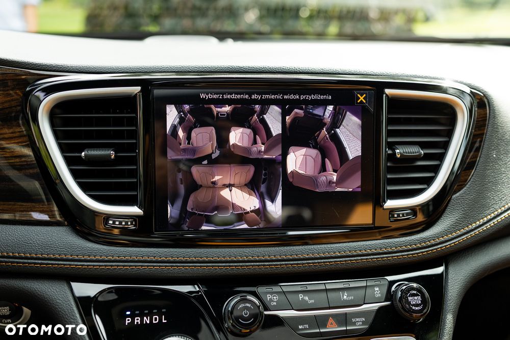 Chrysler Pacifica - 20