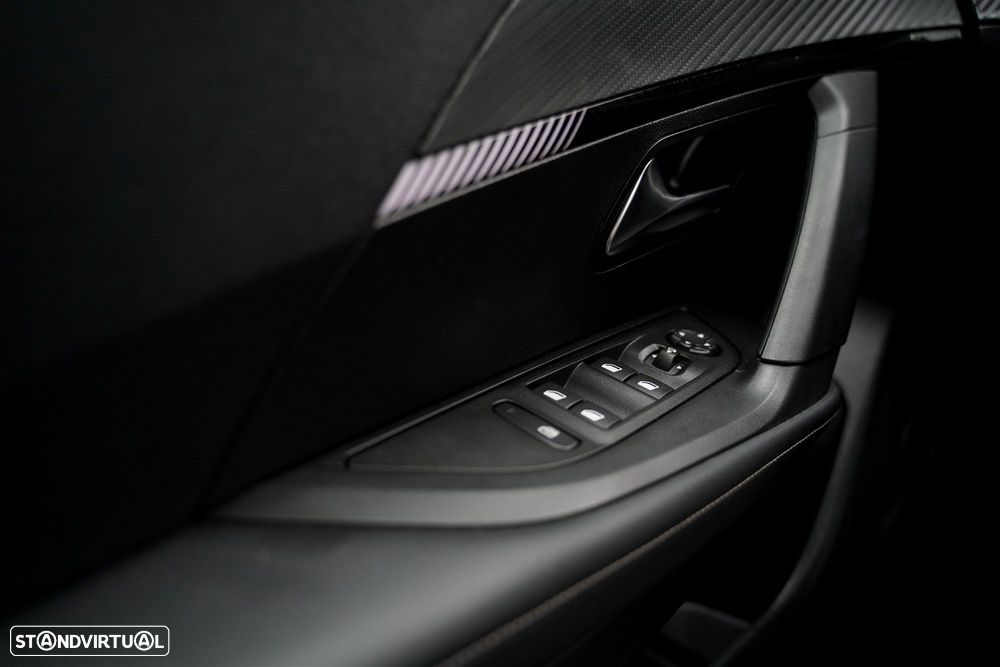 Peugeot e-2008 54 kWh Allure - 17