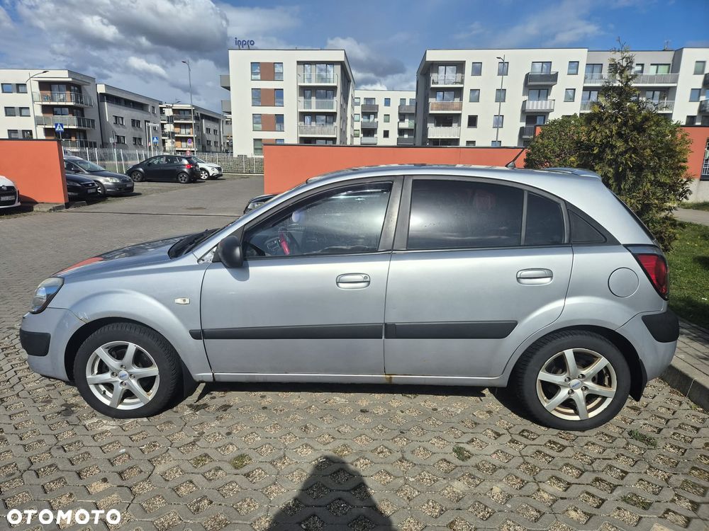 Kia Rio - 11