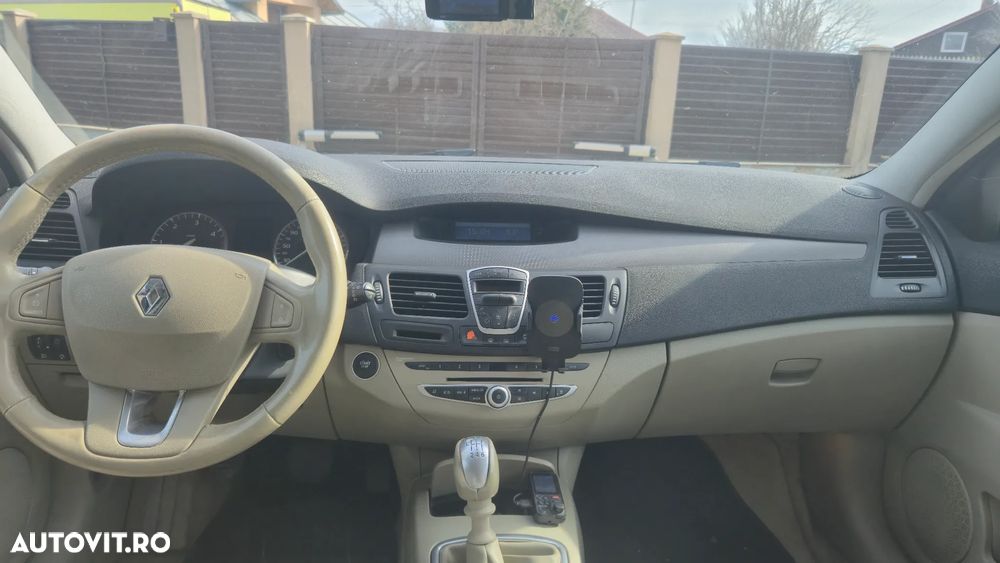 Renault Laguna 2.0 dCi LUX - 9