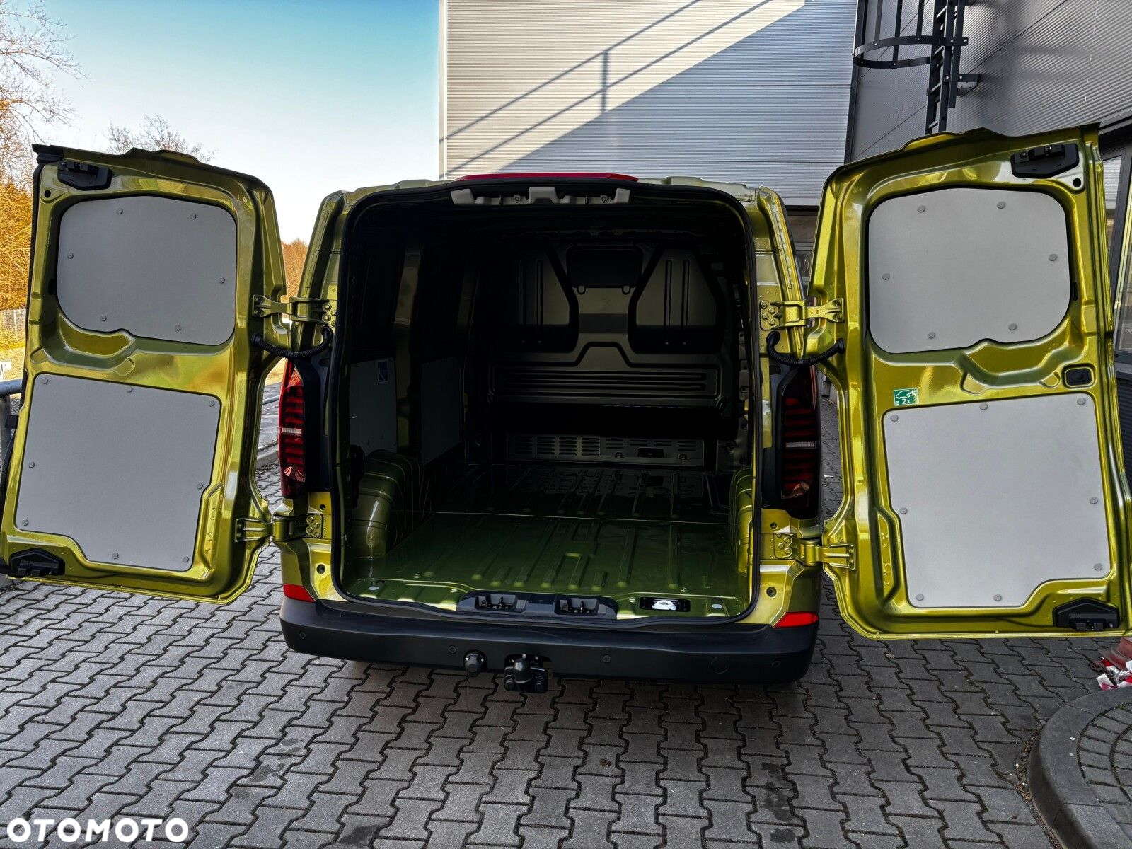 Volkswagen Transporter 2.0 TDI 150 KM 6-bm L1 - 9