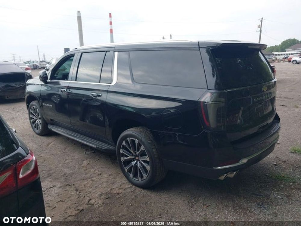 Chevrolet Suburban - 4