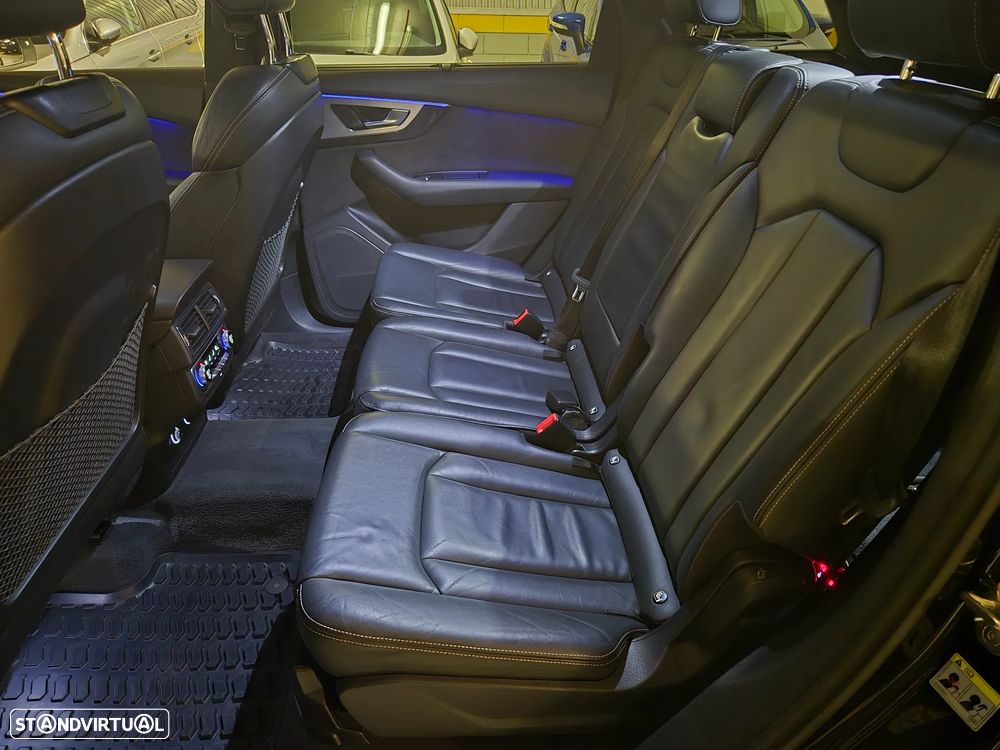 Audi Q7 3.0 TDi quattro S-line Tiptronic 7L - 29