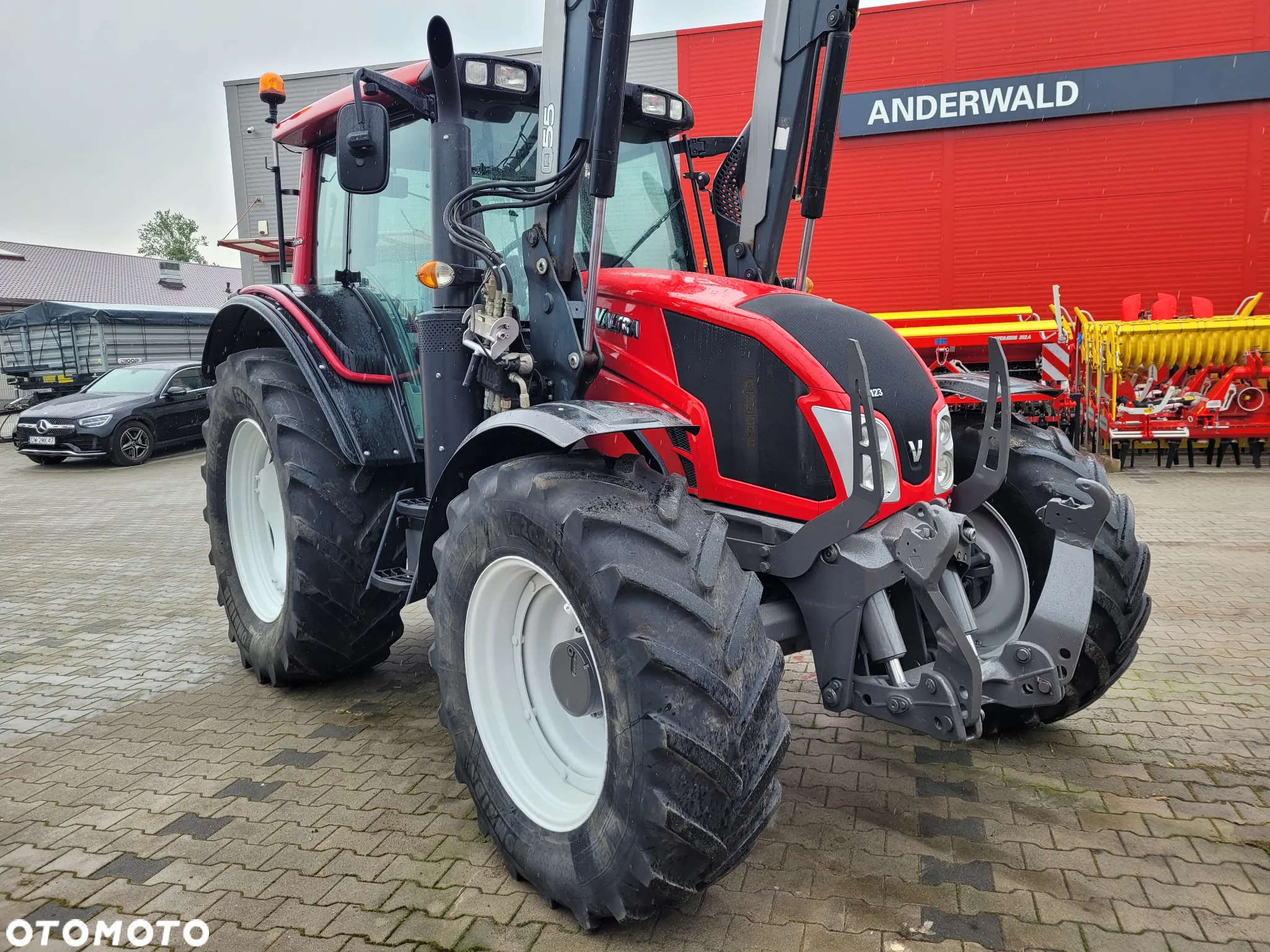 Valtra N123 HiTech ładowacz QUICKE - 2