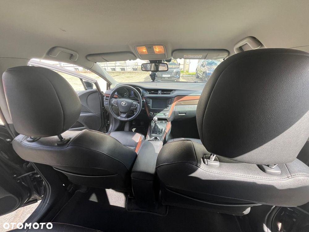 Toyota Avensis 1.8 Premium - 15