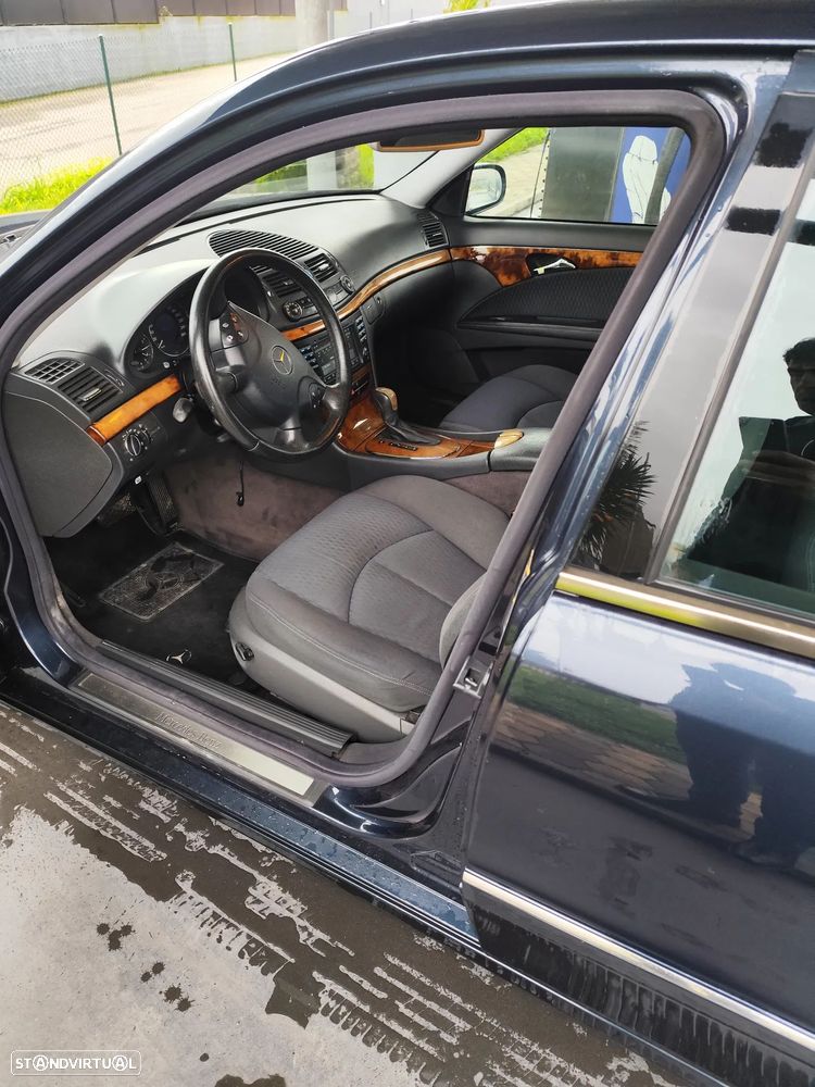 Mercedes-Benz E 220 CDI Auto Elegance - 4
