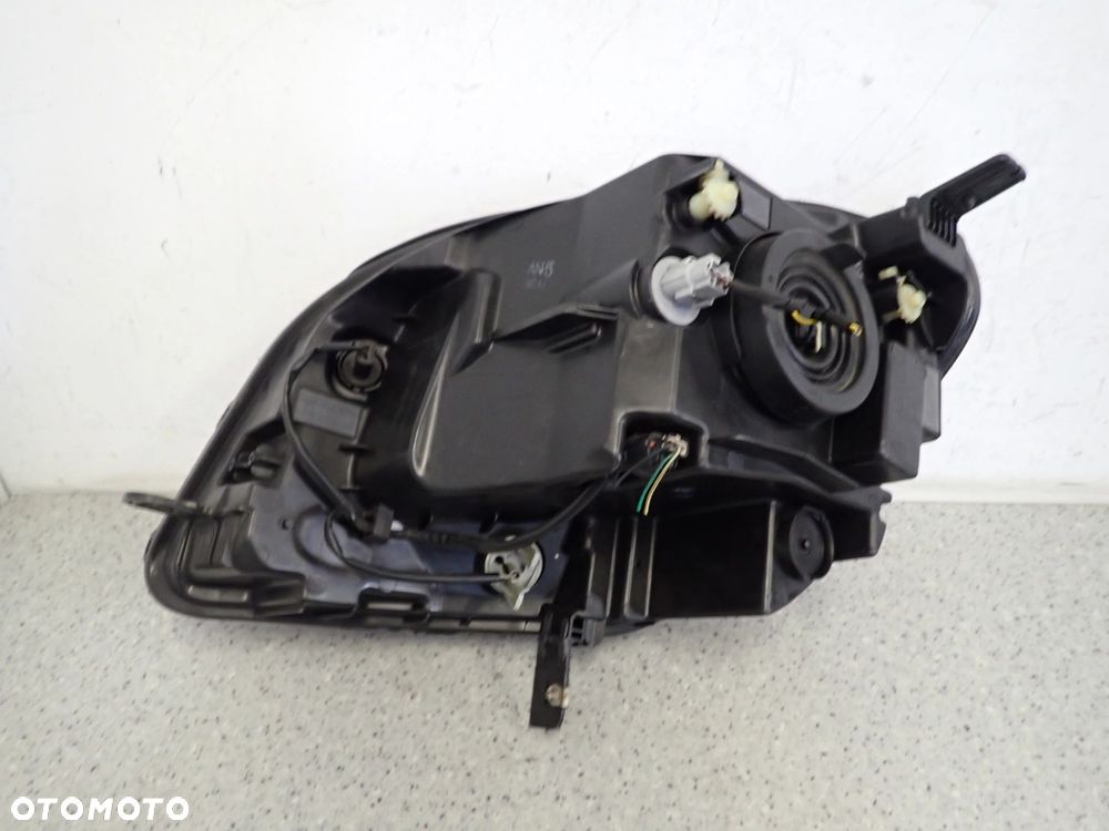 CHEVROLET ORLANDO 10- LAMPA PRZEDNIA PRAWA REFLEKTOR PRAWY - 12